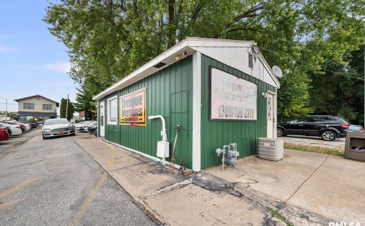 Pictures of Retail property located at 2907 11TH Street, Rock Island, IL 61201 for sales - image #1