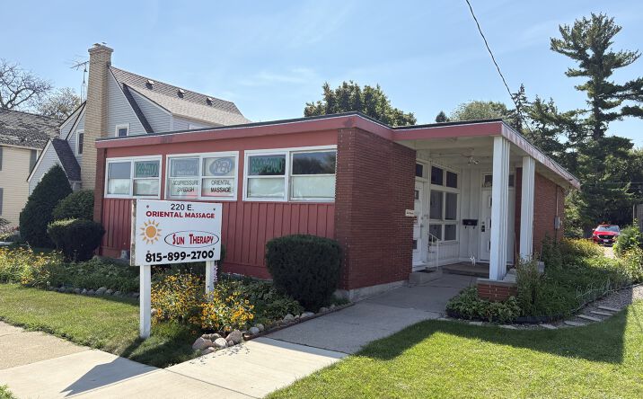 Pictures of Office property located at 220 E State Street, Sycamore, IL 60178 for sales - image #1