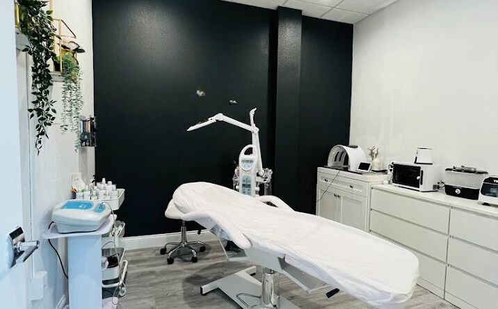 Pictures of Business for Sale, Retail property located at Orlando FL 32804, Orlando, FL 32804 for sales - image #1