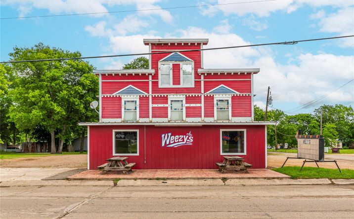Pictures of Hospitality property located at 204 W Front Street, Blossom, TX 75416 for sales - image #1