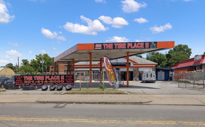 Pictures of Retail property located at 4900 Indian Head Hwy, Oxon Hill, MD 20745 for sales - image #1