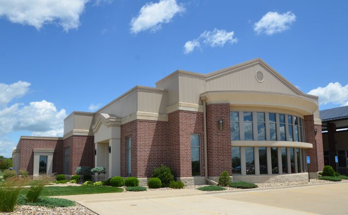 Pictures of Office property located at 1065 N Center Point Rd, Hiawatha, IA 52233 for sales - image #1