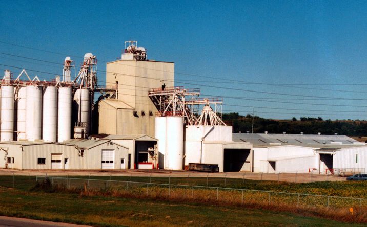Pictures of Industrial property located at 4001 S Lewis Blvd, Sioux City, IA 51106 for sales - image #1
