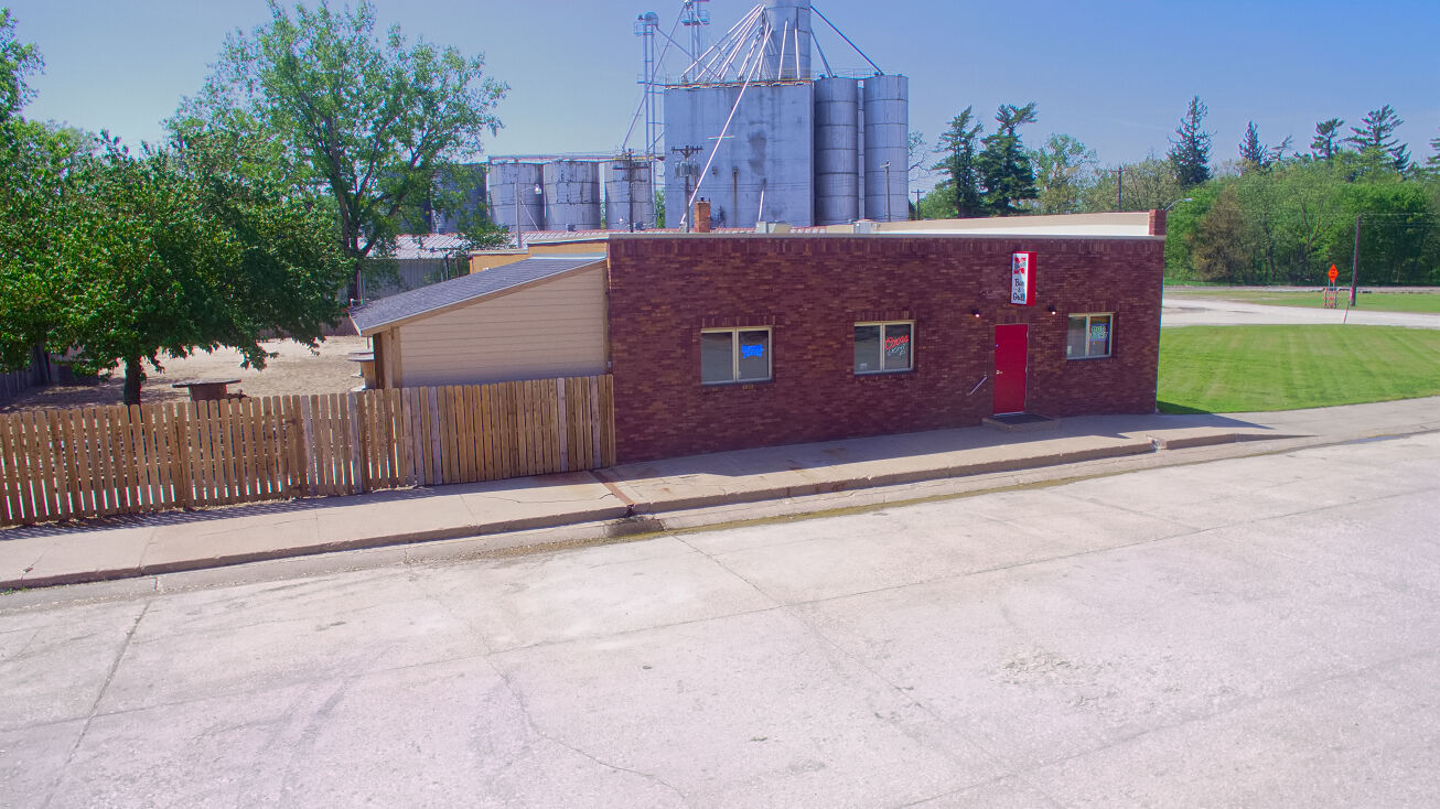 417 Elm St, Nehawka, NE 68413