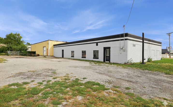 Pictures of Industrial property located at 3939 E 14th St, Des Moines, IA 50313 for sales - image #1