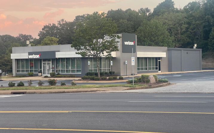 Pictures of Retail property located at 1017 Vann Drive, Jackson, TN 38305 for sales - image #1