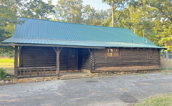 Pictures of Office property located at 1805 Davis Ave, Anniston, AL 36207 for sales - image #1