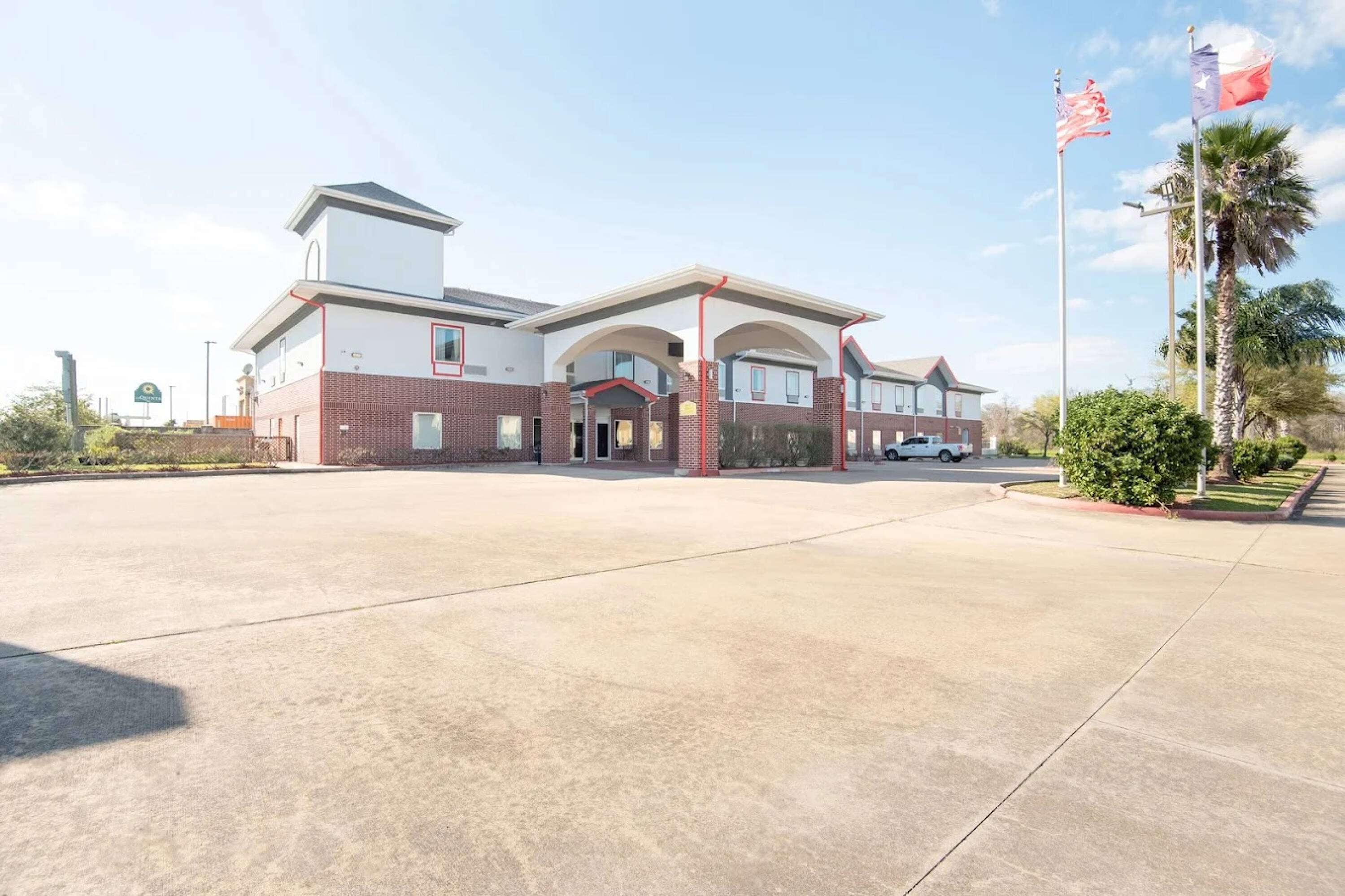 1007 Highway 332, Clute, TX 77531