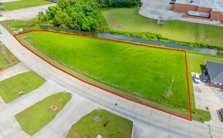 Pictures of Land property located at 682 Corporate Drive, Houma, LA 70360 for sales - image #1