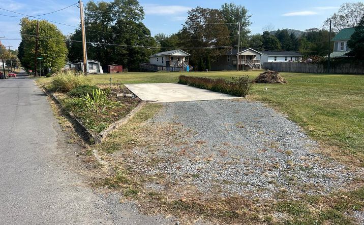 Pictures of Land, Multifamily property located at 142 Washington Street, Alderson, WV 24910 for sales - image #1