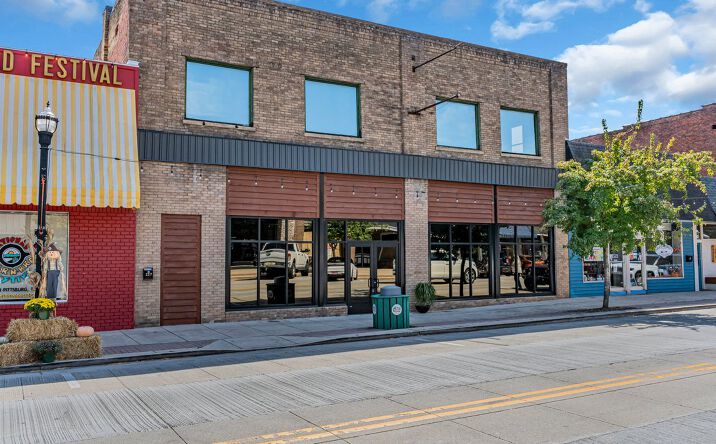 Pictures of Mixed Use, Office, Retail property located at 227 S Cedar Ave, South Pittsburg, TN 37380 for sales - image #1