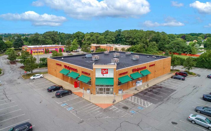 Pictures of Retail property located at 220 Huttleston Ave, Fairhaven, MA 02719 for sales - image #1