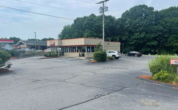 Pictures of Retail property located at 623 Fall River Ave, Seekonk, MA 02771 for sales - image #1