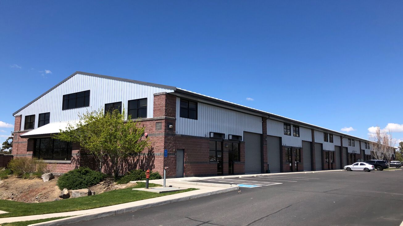 2121 SW Deerhound Avenue, Redmond, OR 97756