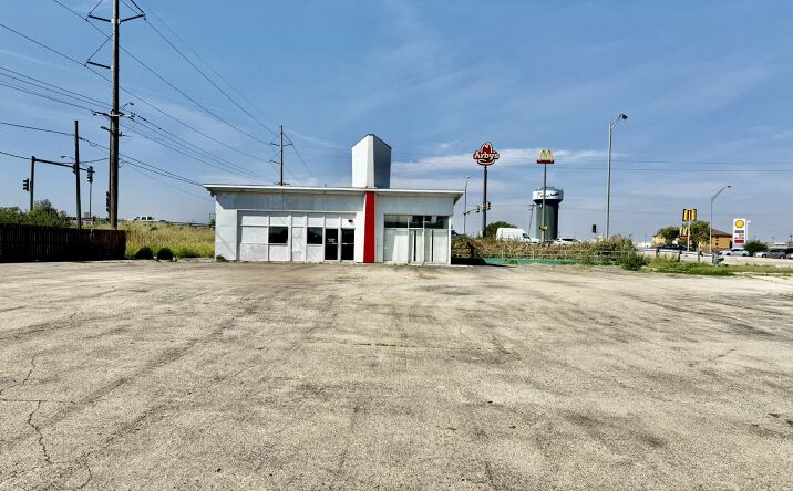 Pictures of Retail property located at 1350 May Road, Peru, IL 61354 for sales - image #1