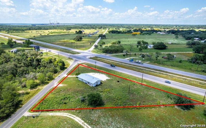 Pictures of Office property located at 51 County Road 150, Floresville, TX 78114 for sales - image #1