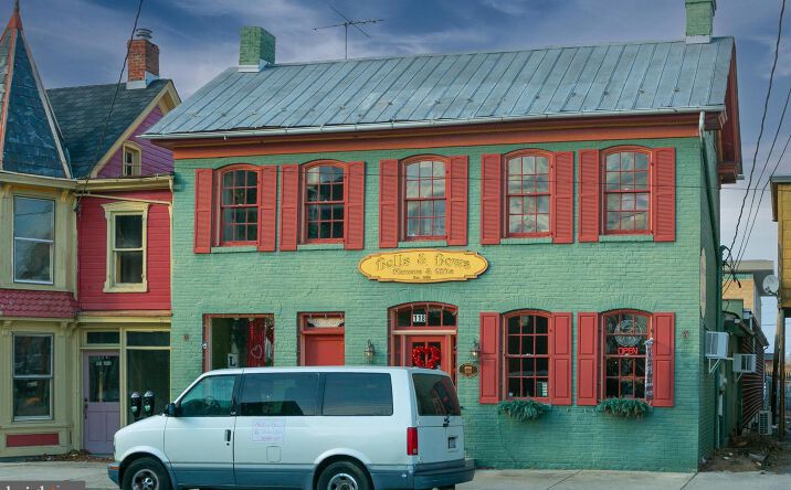 Pictures of Retail, Multifamily, Mixed Use property located at 118 W Martin St, Martinsburg, WV 25405 for sales - image #1