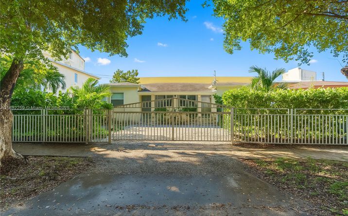 Pictures of Multifamily property located at 2530 SW 27th St, Miami, FL 33133 for sales - image #1
