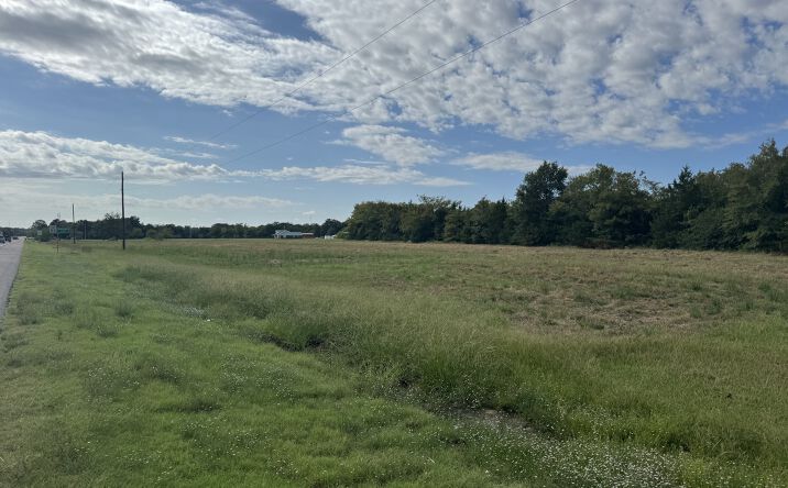 Pictures of Land property located at 1000 US-82, Blossom, TX 75416 for sales - image #1