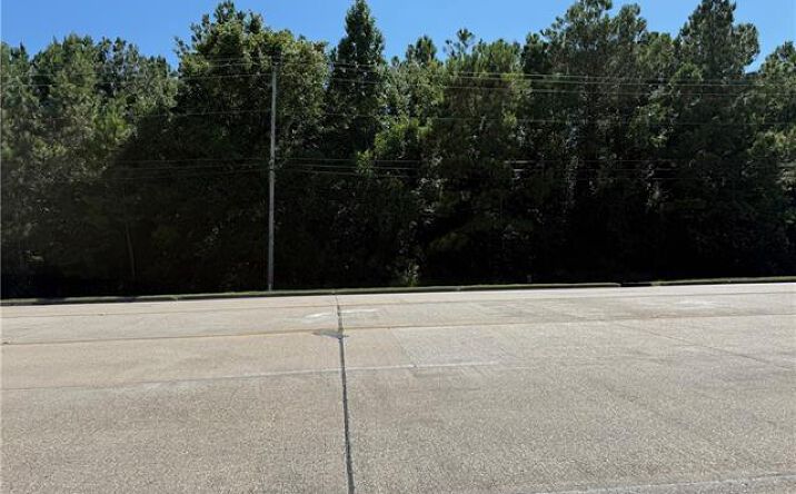 Pictures of Land property located at Fremaux Ave, Slidell, LA 70461 for sales - image #1
