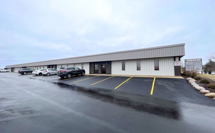 Pictures of Office property located at 1605 W Candletree Dr, Peoria, IL 61614 for sales - image #1