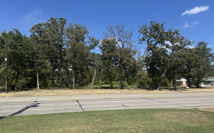 Pictures of Industrial, Land, Mixed Use, Retail, Self Storage property located at 3050 Clarksville St, Paris, TX 75460 for sales - image #1