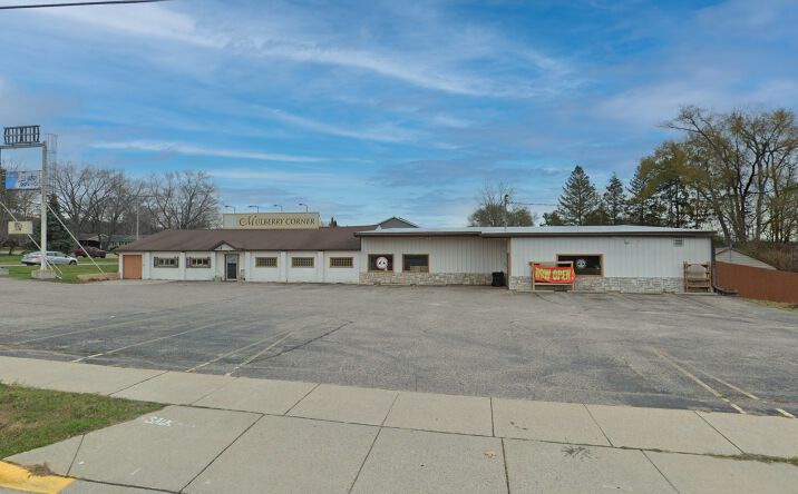 Pictures of Retail, Office, Mixed Use property located at 674 W Mulberry St, Baraboo, WI 53913 for sales - image #1