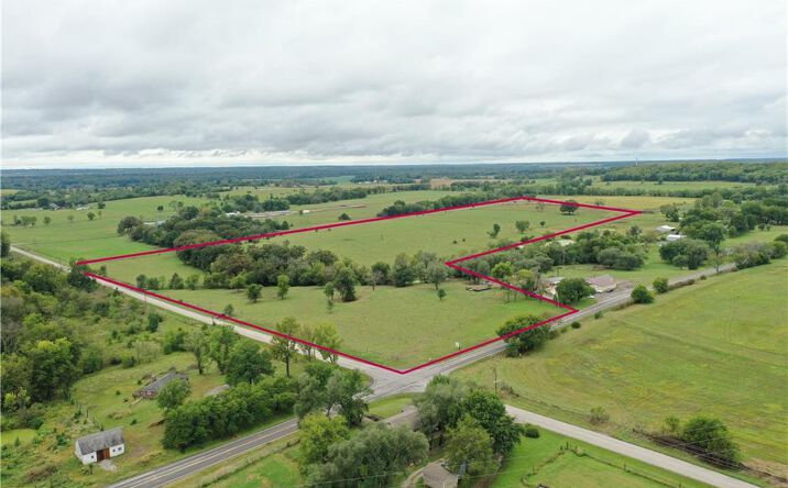 Pictures of Land property located at 32035 W 327 Street, Paola, KS 66071 for sales - image #1