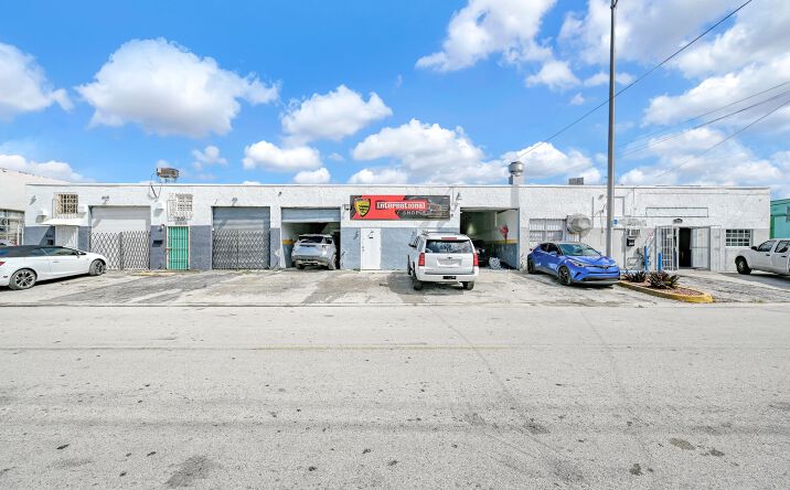 Pictures of Retail, Industrial property located at 205 W 22nd St, Hialeah, FL 33010 for sales - image #1