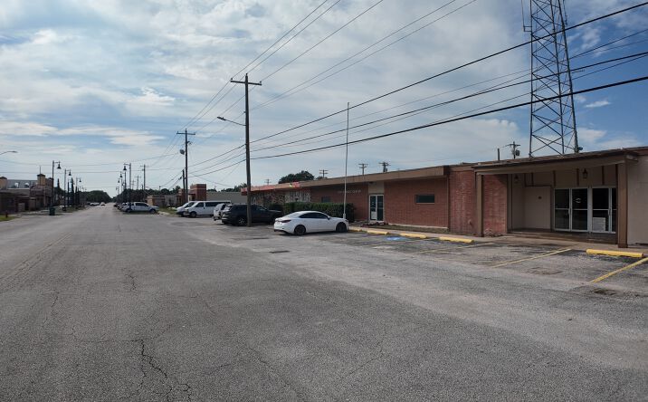 Pictures of Mixed Use, Retail property located at 322 Laurel St, La Marque, TX 77568 for sales - image #1