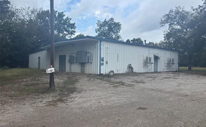 Pictures of Industrial, Retail property located at 709 E 4th Street, Skiatook, OK 74070 for sales - image #1