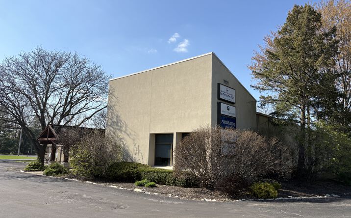 Pictures of Office property located at 7131 Knoxville Ave, Peoria, IL 61614 for sales - image #1