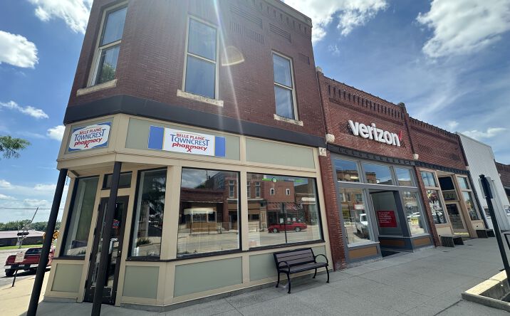 Pictures of Retail property located at 731 12th St, Belle Plaine, IA 52208 for sales - image #1
