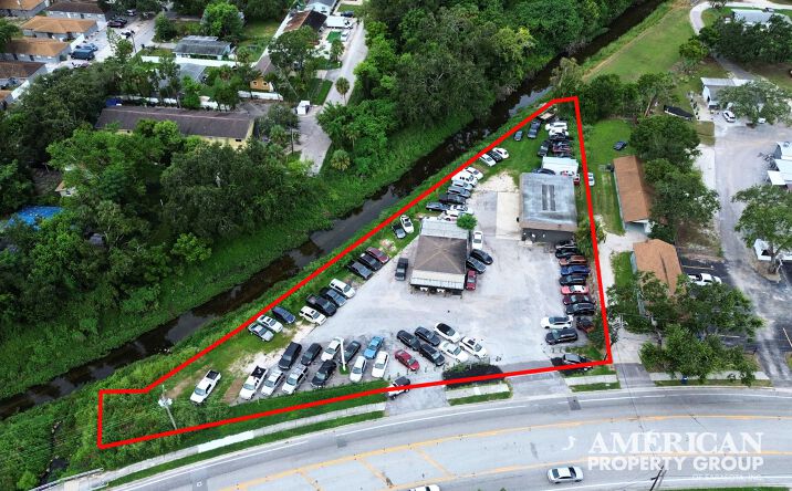 Pictures of Retail property located at 3220 9th St W, Bradenton, FL 34205 for sales - image #1