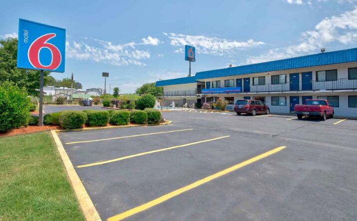 Pictures of Hospitality property located at 215 W Birch St, Russellville, AR 72802 for sales - image #1
