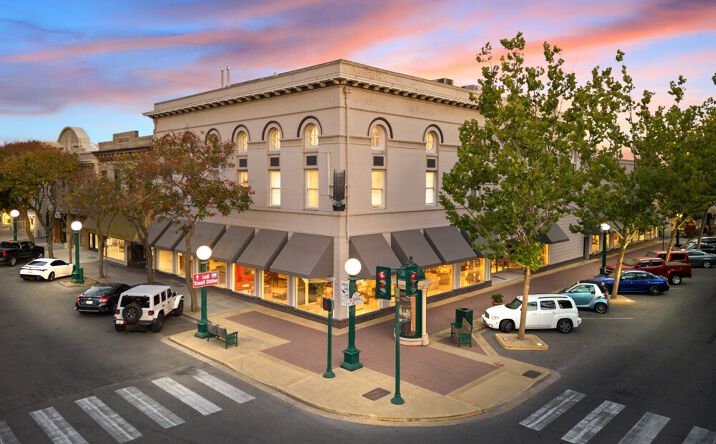Pictures of Retail property located at 10 S School St, Lodi, CA 95240 for sales - image #1