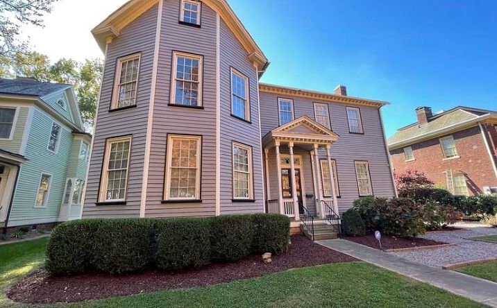 image of property at 206 NEW BERN PL Raleigh NC 27601-1416