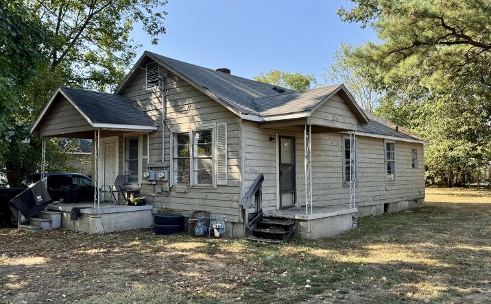 Pictures of Multifamily property located at 1306 W Countryman Street, Dyersburg, TN 38024 for sales - image #1