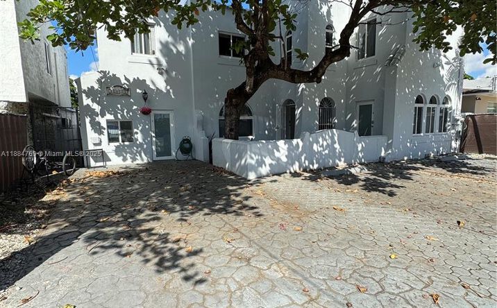 Pictures of Multifamily property located at 1680 NW 22nd Ct, Miami, FL 33125 for sales - image #1