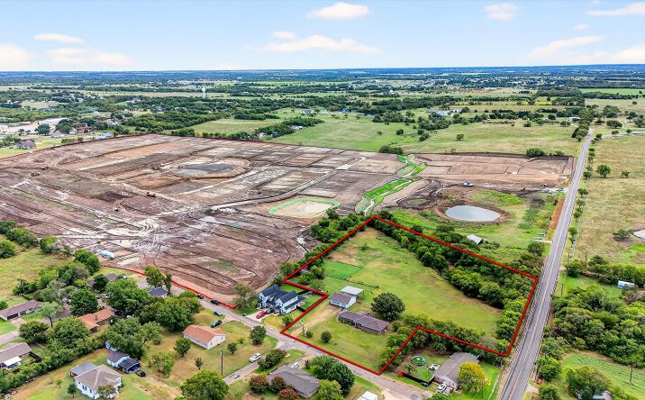 Pictures of Land property located at 102 N 9TH Street, Gunter, TX 76233 for sales - image #1