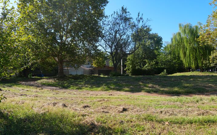 Pictures of Land property located at 946 Hickory St, St. Louis, MO 63104 for sales - image #1