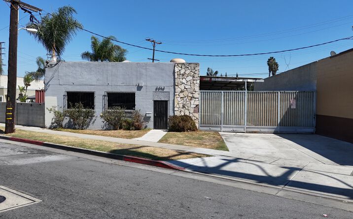 Pictures of Retail, Industrial property located at 9516 Rayo Ave, South Gate, CA 90280 for sales - image #1