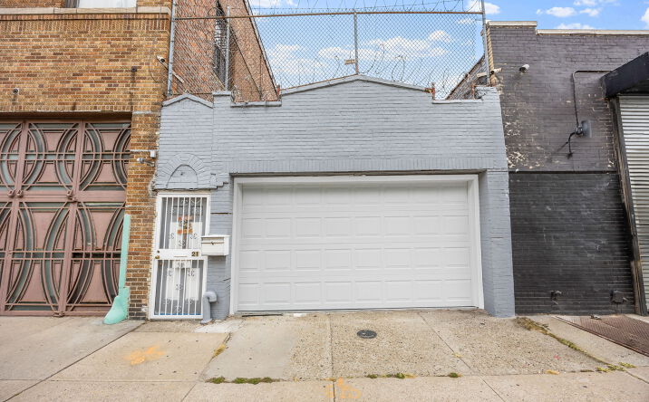 Pictures of Multifamily property located at 21 Thames St, Brooklyn, NY 11206 for sales - image #1