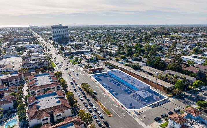 Pictures of Retail property located at 562 W 19th St, Costa Mesa, CA 92627 for sales - image #1