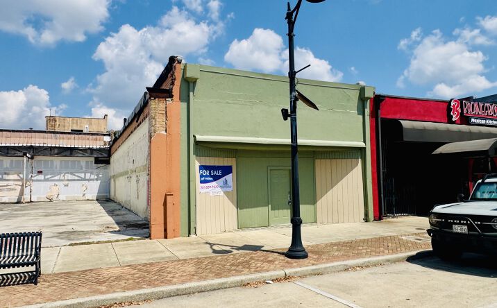 Pictures of Retail property located at 218 W Texas Ave, Baytown, TX 77520 for sales - image #1