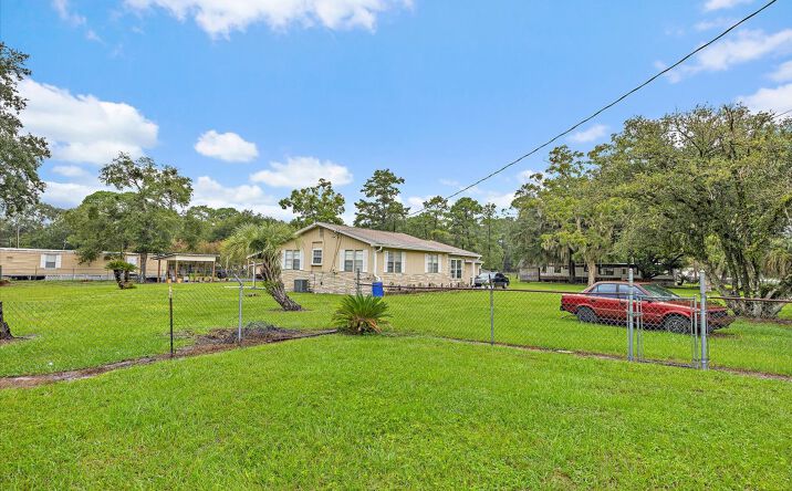 Pictures of Retail, Multifamily property located at 4676 Lambing Rd, Jacksonville, FL 32210 for sales - image #1