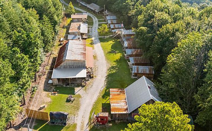 Pictures of Retail, Multifamily property located at 517 Adkins Trail, Winfield, TN 37892 for sales - image #1