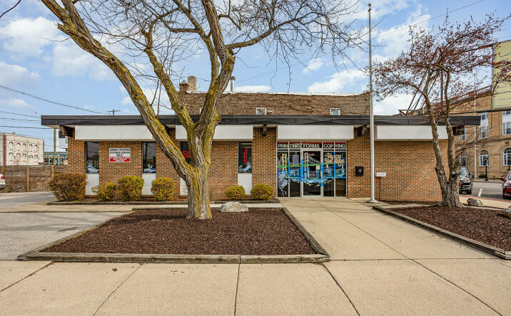 Pictures of Office property located at 1001 Washington Ave, Bay City, MI 48708 for sales - image #1