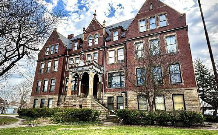 Pictures of Multifamily property located at 512 N Lincoln St, Bay City, MI 48708 for sales - image #1