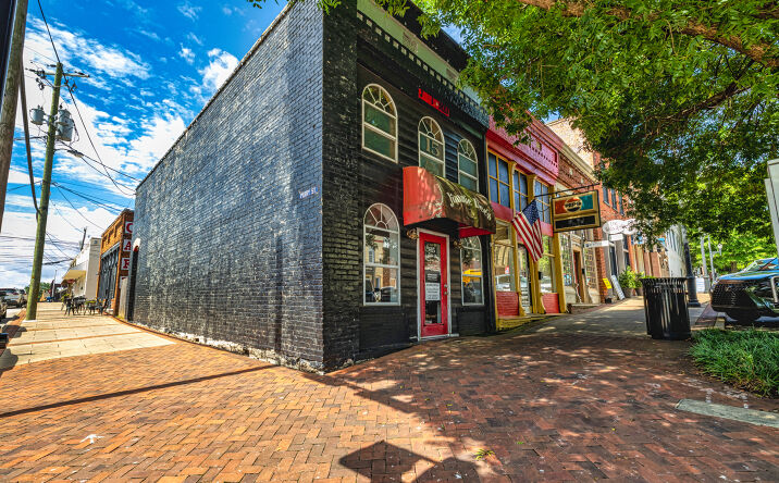 Pictures of Office property located at 15 E Broad St, Newnan, GA 30263 for sales - image #1